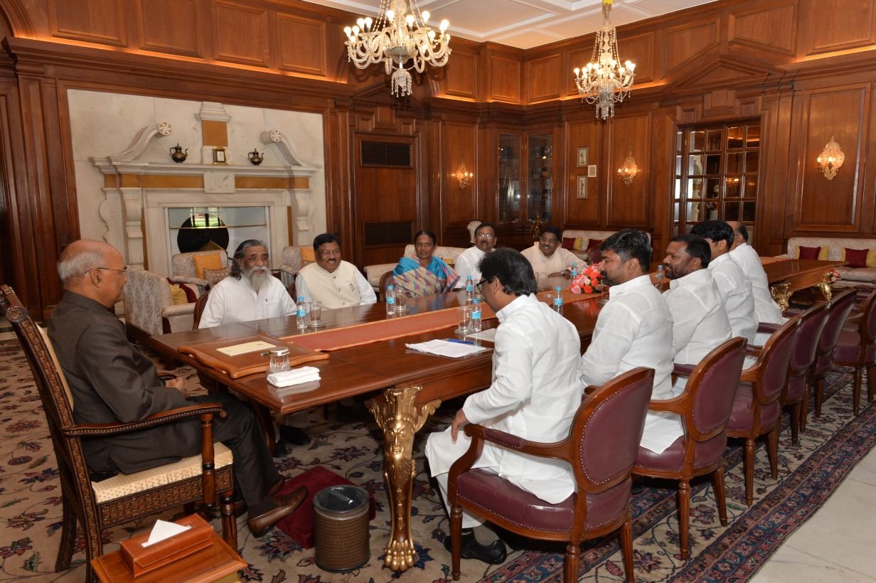 Hemant Soren and JMM colleagues in discussion at Raj Bhavan, Ranchi